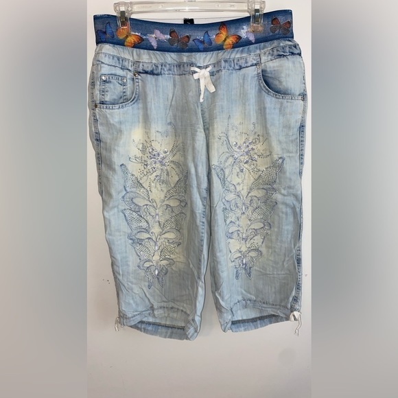 𝅺SEXY Washed Off Cropped Jeans with Rhinestone Detail - Picture 2 of 11